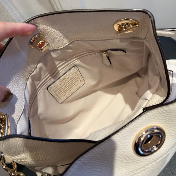 Pristine COACH White Ivory Pebbled Leather Turnlock Edie Handbag - Picture 12 of 16